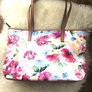 Bags - 🚨2/$20🚨Watercolour floral bag 🦋 Bags - 🚨2/$20🚨Watercolour floral bag 🦋